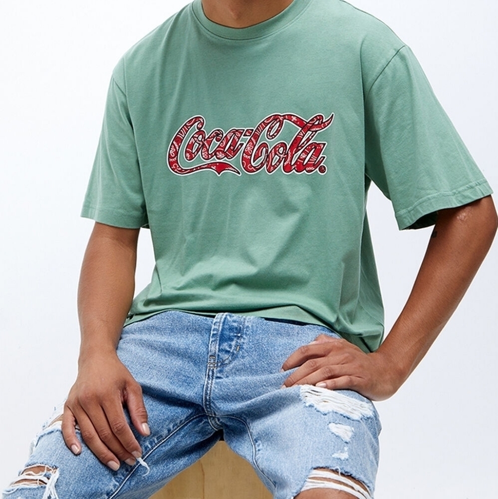 Coca Cola By PacSun Green Bandana Print Logo Tee Size Large - Picture 2 of 7